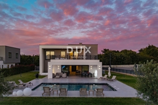 ISTRA, SVETVINČENAT - Moderna vila v pregradi