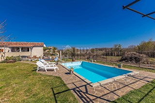 Otok Krk, Risika - Prenovljena kamnita hiša z bazenom in velikim vrtom
