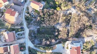 OTOK KRK, VRBNIK (center) - Zazidljivo zemljišče + idejna rešitev unikatne zasnove