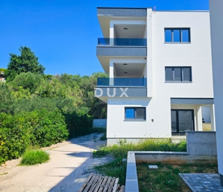 OTOK RAB, BANJOL - NOVOGRADNJA - Apartma 2 spalnici + kopalnica 150m od morja