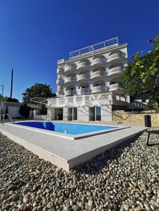 NOVI VINODOLSKI - hiša / vila 1134m2 z apartmaji s panoramskim pogledom na morje in bazenom + vrt 1750m2