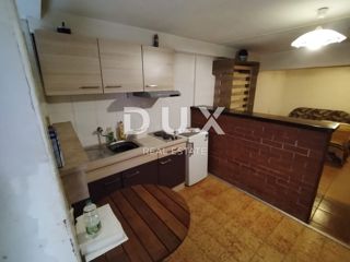 ISTRA, ROVINJ - Izključno samo v Duxu! Garsonjera v samem središču starega mestnega jedra!