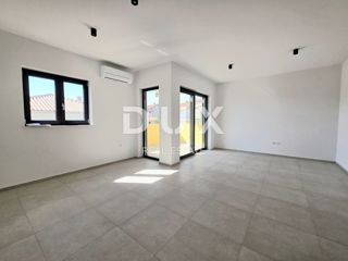 ISTRA, ŠTINJAN - Popolna kombinacija luksuza in udobja, stanovanje z 2 spalnicama in lastno garažo, le 500 m od urejenih plaž in dolgih sprehodov ob morju