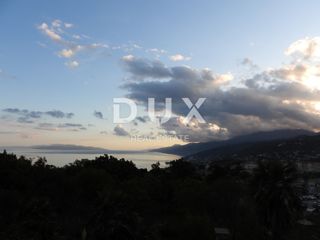 OPATIJA, MATULJI - hiša 400m2 z dupleks stanovanjem in dvema stanovanjema + vrt 710m2