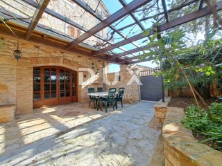 ISTRA, POREČ, VABRIGA - prenovljena kamnita hiša z bazenom