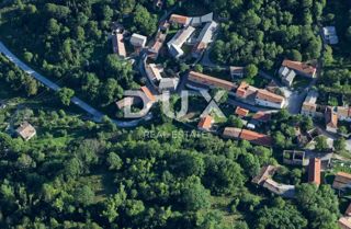 ISTRA, TRSTENIK - Gradbeno zemljišče 543 m² v naravi, idealno za vikend hišo ali počitniško hišo!