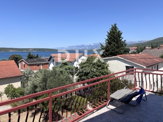 ZADAR, KARIN GORNJI - Prostorna hiša 200 m od morja