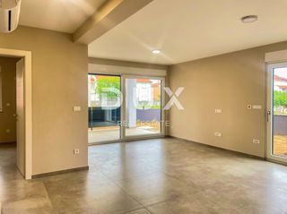 ZADAR, PRIVLAKA - Stanovanje z vrtom v novogradnji. BLIZU MORJA!