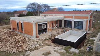 ZADAR, ZEMUNIK G. – Luksuzna moderna vila (B) enonadstropna z bazenom