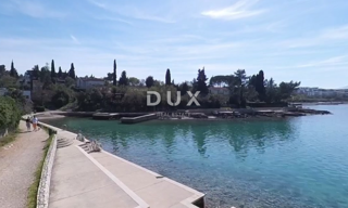 OTOK KRK, MALINSKA – Ekskluzivno zemljišče v prvi vrsti ob morju