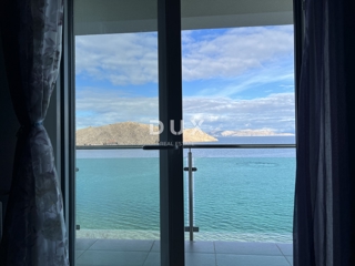 SENJ, OKOLICA – prenovljena vila v prvi vrsti ob morju