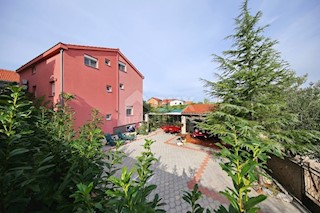 Pirovac, 350m2