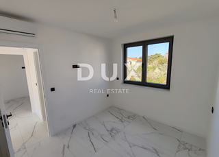 ZADAR, VIR - Novogradnja! Sodoben penthouse le 130 metrov od plaže s fantastičnim pogledom na morje! 2-S4