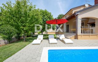 ISTRA, SVETI LOVREČ - Hiša z bazenom na robu vasi