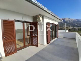 OTOK KRK, BAŠKA - Apartma s 3 spalnicami + dnevno sobo s teraso, 1. nadstropje, pogled na morje, bazen, parkirišče