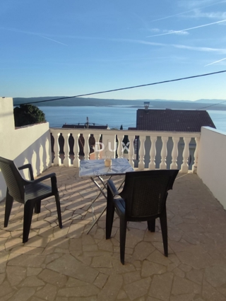 CRIKVENICA, DRAMALJ - apartma s prostorno teraso in čudovitim pogledom na morje