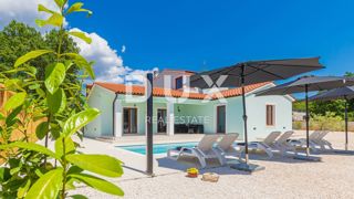 ISTRA, SVETVINČENAT - Očarljiva novogradnja z bazenom