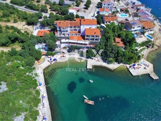 ZADAR, POSEDARJE - Hotel prva vrsta ob morju! - Ekskluzivna lokacija!