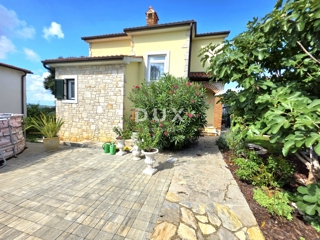 ISTRA, KAŠTELIR - Zasebna vila na mirni lokaciji s panoramskim pogledom na morje