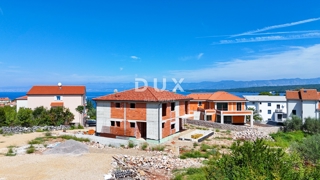 OTOK KRK, MALINSKA - Moderna polsamostojna hiša s pogledom na morje