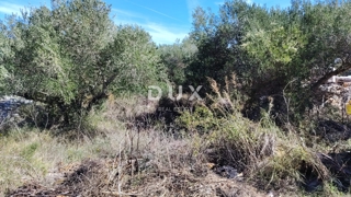 DUGI OTOK, BOŽAVA - PRILOŽNOST! Gradbeno zemljišče 130 m od morja!