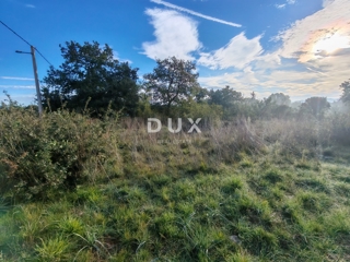 ZADAR, GLAVICA - Gradbeno zemljišče 7 minut od prve plaže!