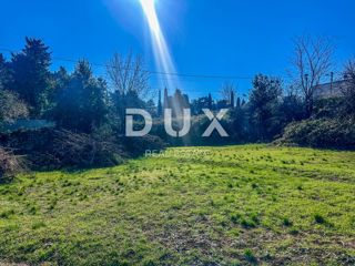 RIJEKA, TRSAT- zazidljivo zemljišče 880 m2 v središču Trsata