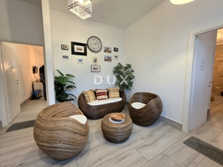 ISTRA, PULA, CENTER - 2-sobno opremljeno stanovanje na atraktivni lokaciji v središču mesta