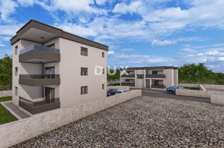 OTOK RAB, KAMPOR - Vrhunsko stanovanje v pritličju z lastnim vrtom