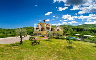 ISTRA, MOTOVUN - Rustikalna hiša z bazenom