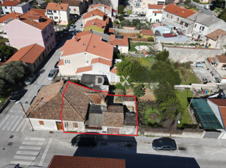 ISTRA, PULA - Hiša z investicijskim potencialom