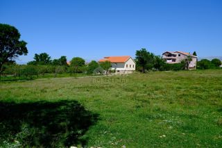 ZADAR, POLJICA - Ugodno zazidljivo zemljišče na prijetni lokaciji