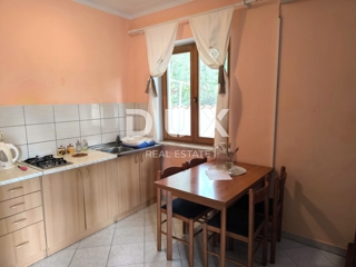 ISTRA, PREMANTURA - Duplex stanovanje 64 m2, 2 spalnici, 2 kopalnici, vrt in parkirišče - BLIZU PLAŽE!!