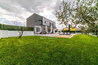 ISTRA, POREČ - Moderna vila z bazenom