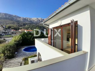 OTOK KRK, BAŠKA - Dvosobno stanovanje s pogledom na morje in bazenom