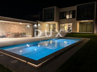 ISTRA, ROVINJ - Moderna nova vila z bazenom in zasebnostjo