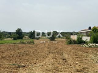 ISTRA, MARČANA - Gradbeno zemljišče v središču vasi