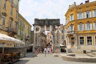 ISTRA, PULA - Stanovanje v središču mesta 70 m2 - PEŠ CONA!!