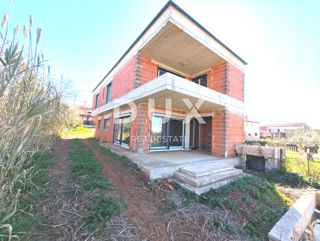 ISTRA, LIŽNJAN - Hiša z bazenom v gradnji - BLIZU MORJA!!