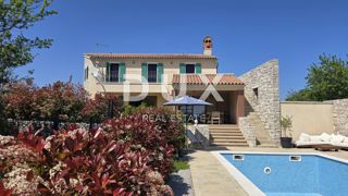 ISTRA, LABIN - Mediteranska kamnita hiša z bazenom in fantastičnim pogledom na morje