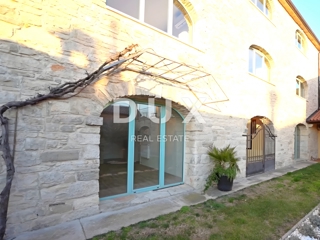 ISTRA, BUJE - Apartma z vrtom