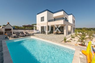 ZADAR, POLJICA BRIG- LUKSUZNA VILA Z BAZENOM 