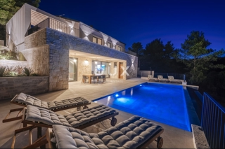 OTOK IŽ, MALI IŽ - Vila z bazenom in panoramskim pogledom na morje