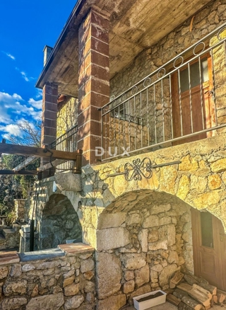 CRIKVENICA, BEOGRAD - hiša z dvema apartmajema s pogledom na morje + dvorišče + hiša za prenovo! PRILOŽNOST!!!