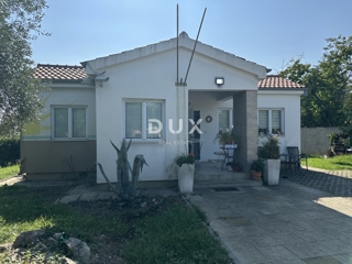 ZADAR, MURVICA – Enonadstropna hiša na vrhunski lokaciji, parcela 600 m²