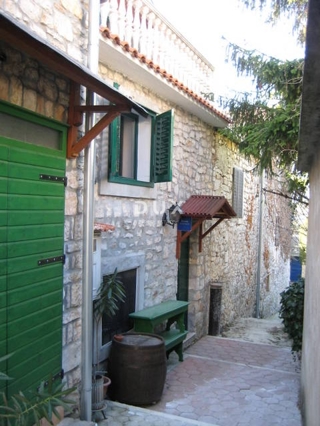 MURTER, BETINA - PRILOŽNOST! Očarljiva kamnita hiša v 3 nadstropjih