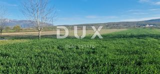 ISTRA, KRŠAN - Kmetijsko zemljišče v naselju ob asfaltni cesti