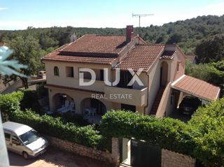 MALI LOŠINJ, ARTATORE - Hiša s tremi apartmaji in razvitim turizmom