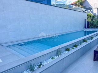 OPATIJA, CENTER - stanovanje 139m2 v novogradnji z vrtom, bazenom, garažo, pogledom na morje, center Opatije