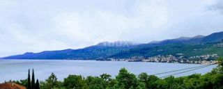 RIJEKA, COSTABELLA, BIVIO - gradbeno zemljišče 1100m2 s pogledom na morje za stanovanjsko gradnjo - stanovanja - apartmaji / družinska hiša / vila / hiša za najem - počitnice z bazenom